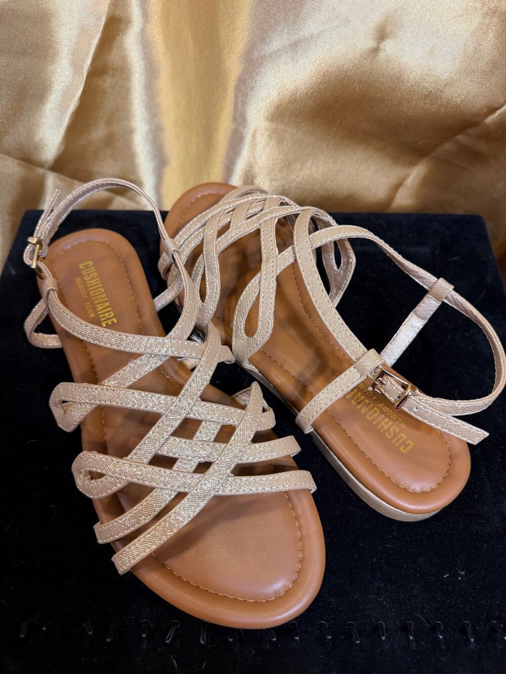 Cushionaire Joanna Flat Sandal Comfort Foam Vegan Leather Women’s 7.5 New